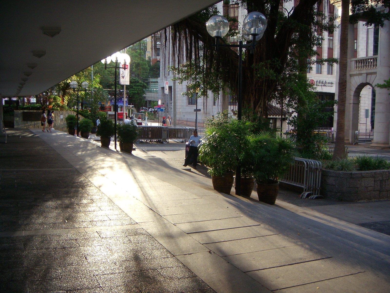 DSCN3062 Chater garden, facing the Legislative Council.