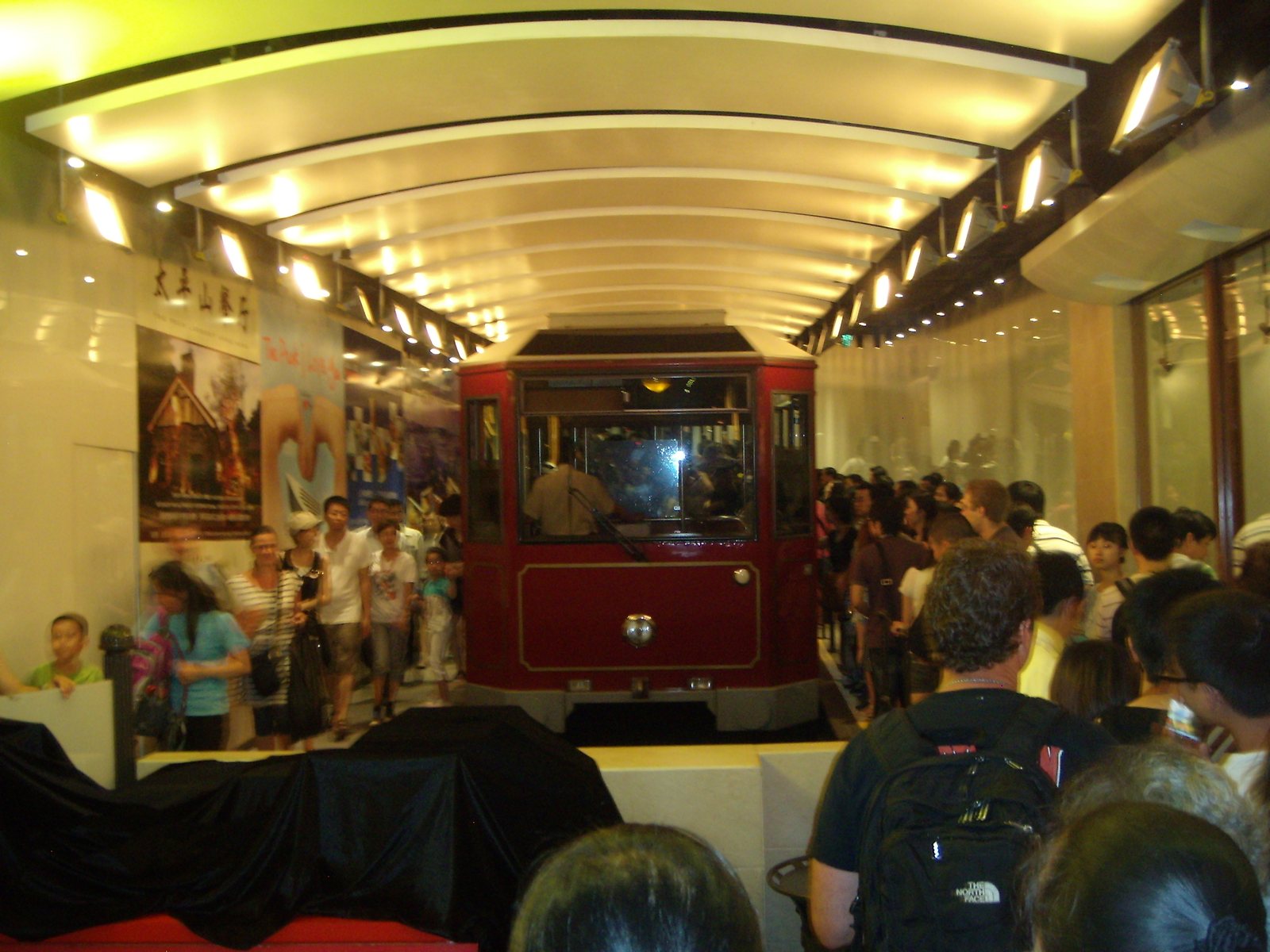 DSCN3100 Peak tram to Victoria’s Peak
