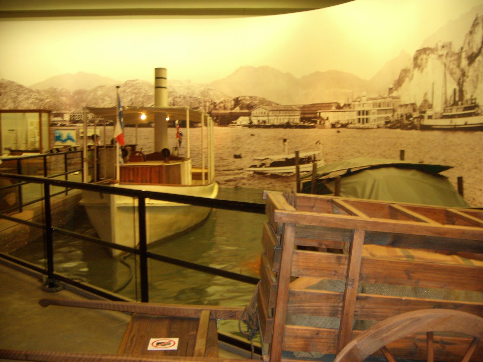 DSCN3235 By the late 19th century, Hong Kong was handling more than half of China’s foreign trade.