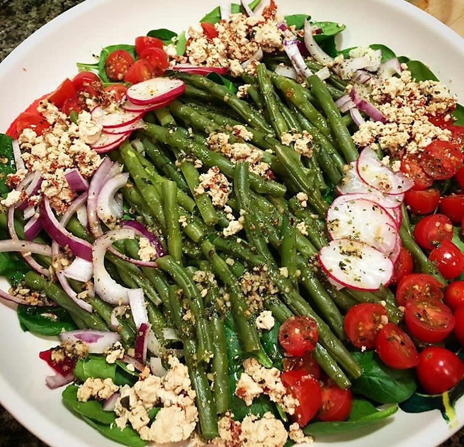 Satisfying Salads: Keeping You Healthy, Happy, and Far From Hangry, photo 1