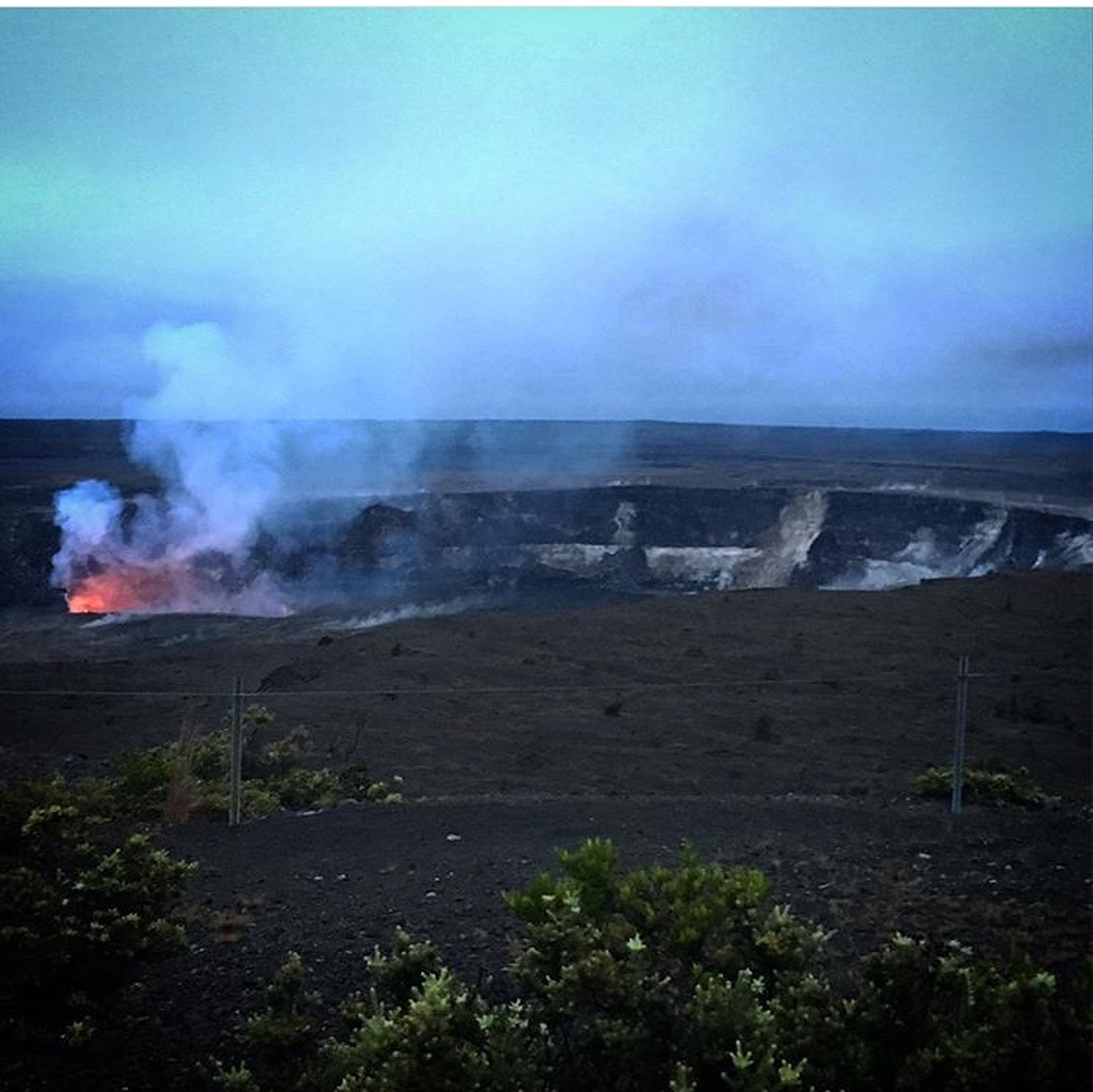 lava rock in Hawaii, Big Island of Hawaii things to do, ultimate guide to Big Island Hawaii, what to see in Big Island, Hawaiian island itineraries, guide to Big Island Hawaii, five-day Big Island itinerary, five-day guide to Big Island Hawaii, volcanoes park in hawaii, how to see lava in Hawaii, where to see lava in hawaii, lava falling into ocean Hawaii