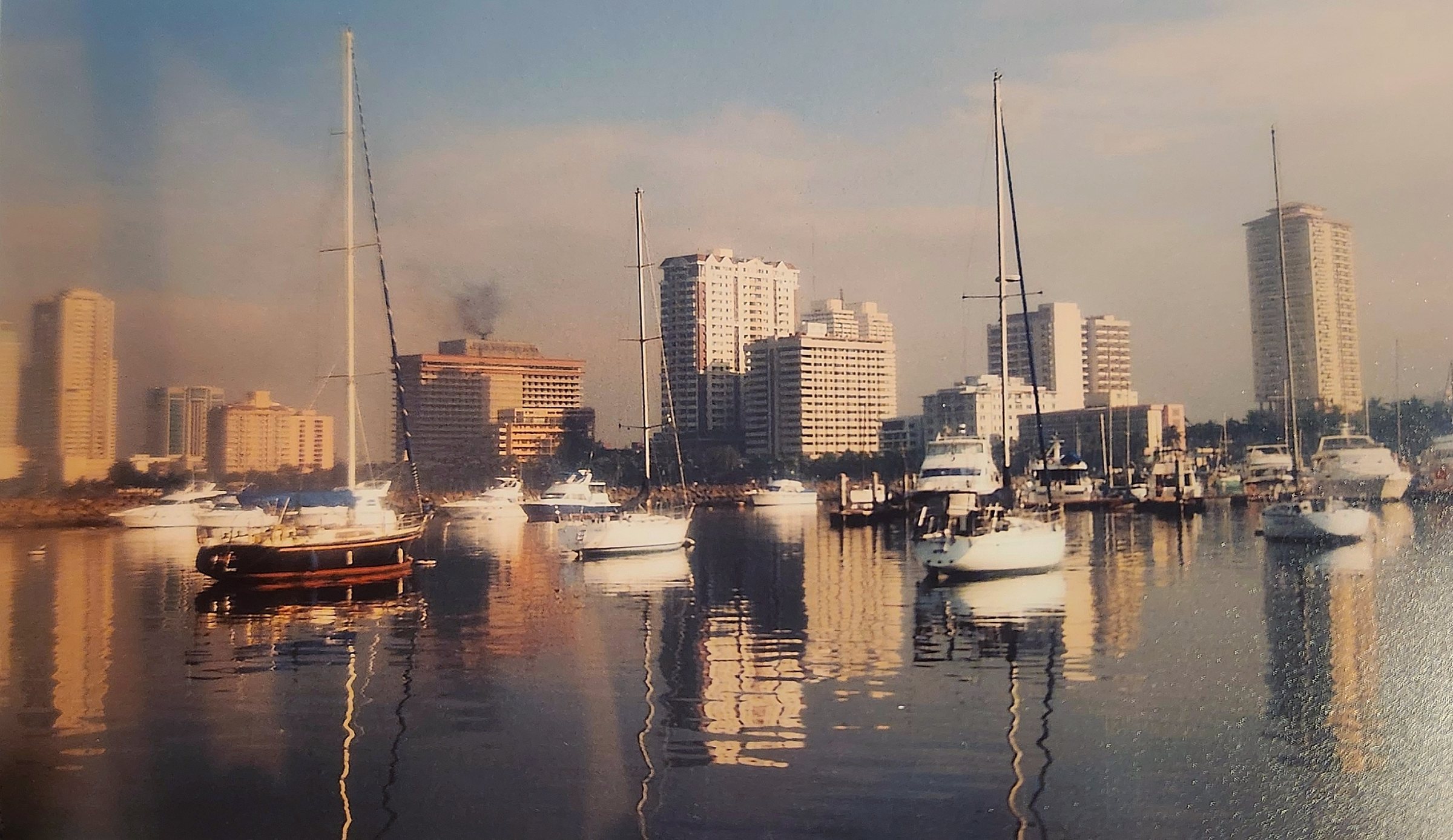 boats in manila bay